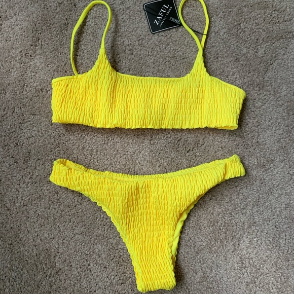 yellow bikini - Picture 1 of 3